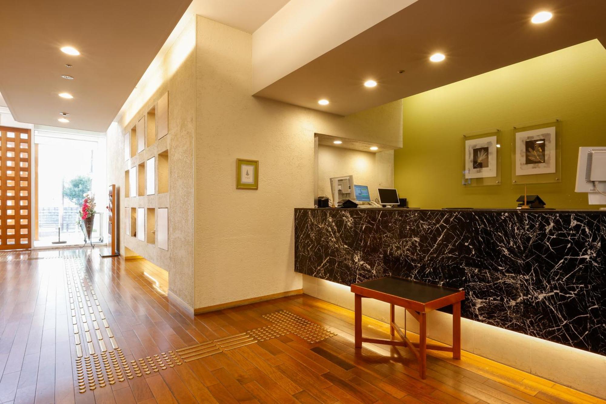 Hotel The Lutheran Osaka Bagian luar foto