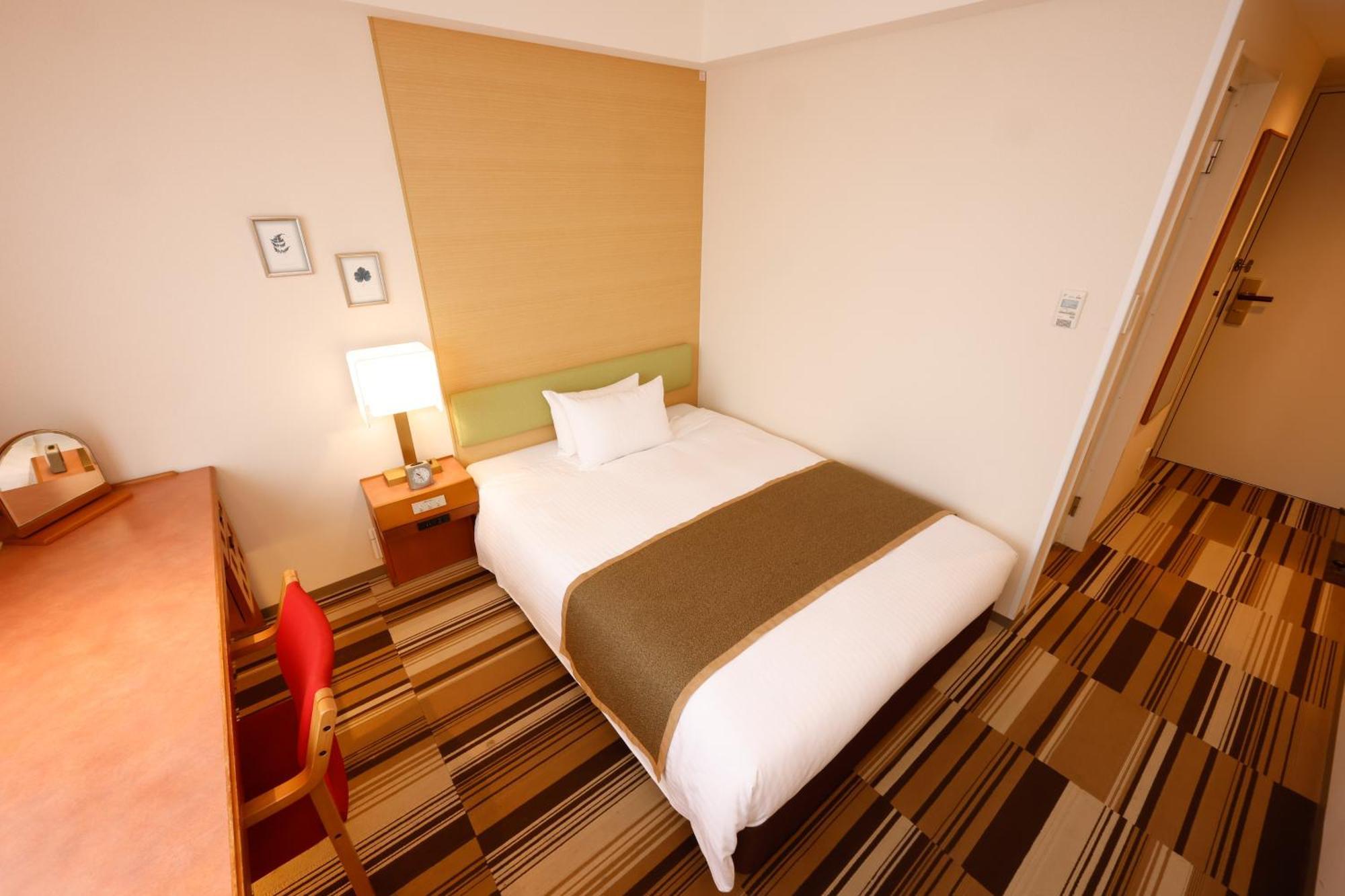 Hotel The Lutheran Osaka Bagian luar foto