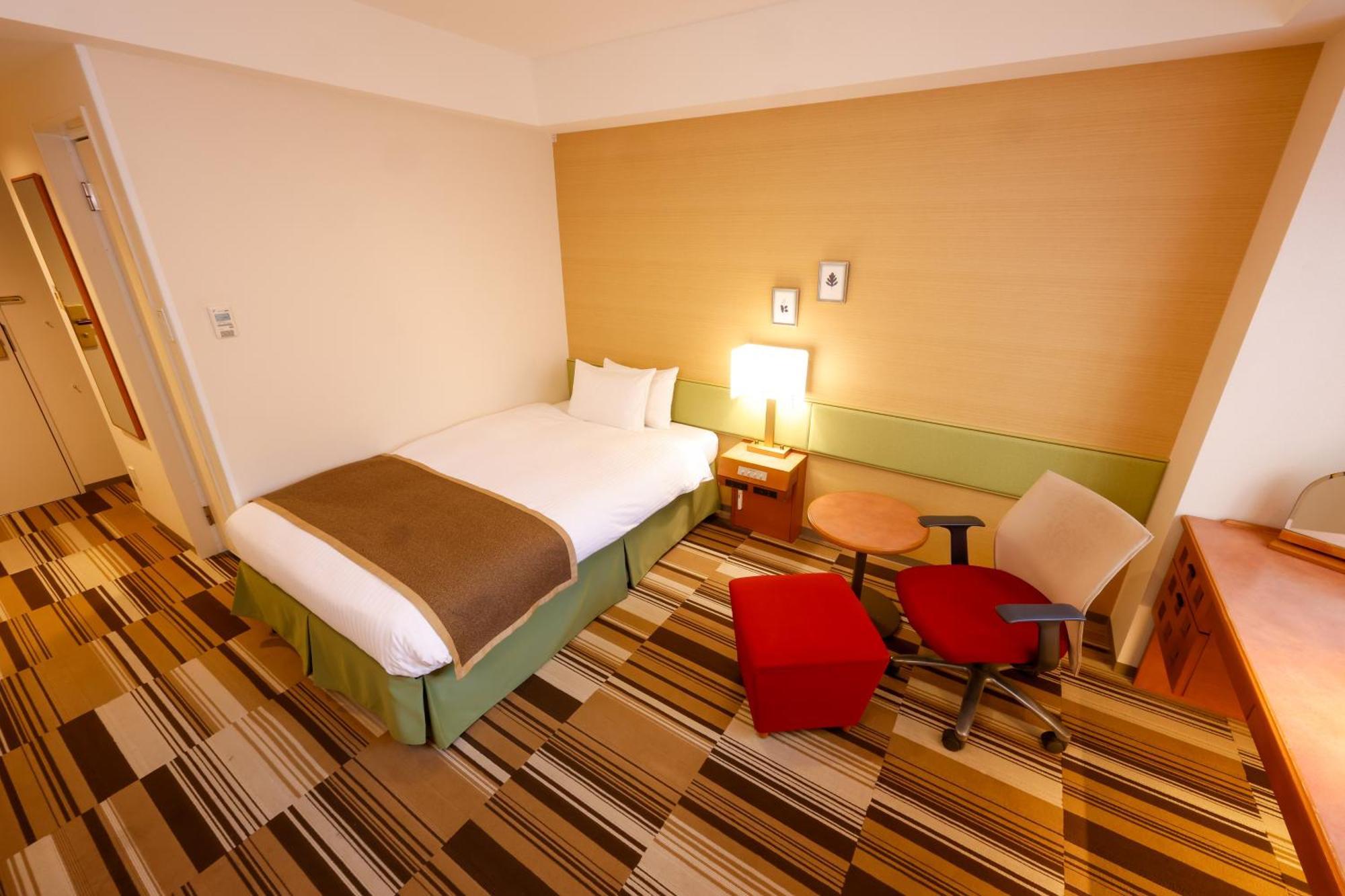 Hotel The Lutheran Osaka Bagian luar foto